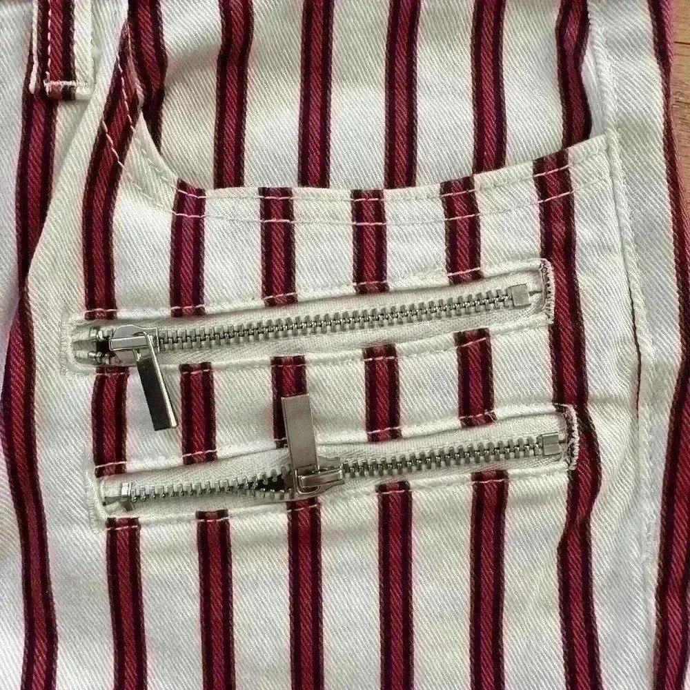 NWT We Wore What Rocker Low Rise Stripe Jeans Chains Zippers Size 24 - Picture 4 of 9